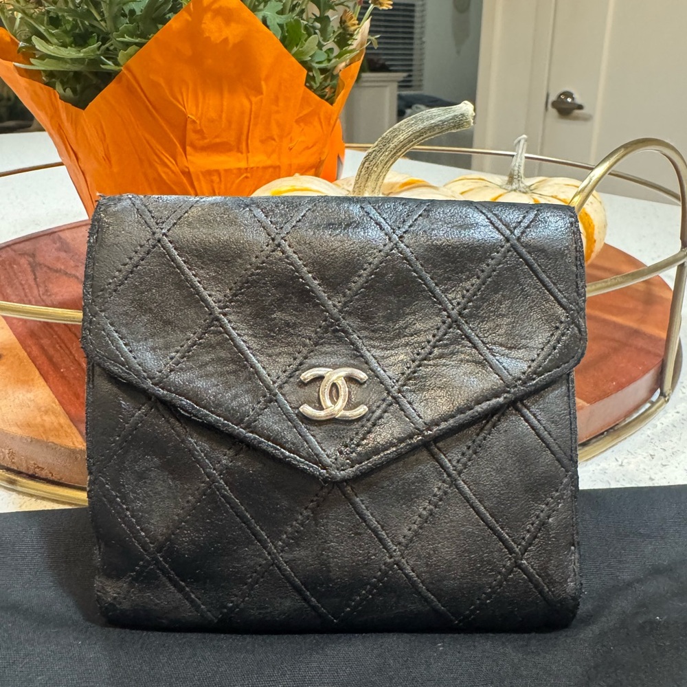 Authentic Vintage Chanel Black Quilted Lambskin Wallet - Picture 3 of 11